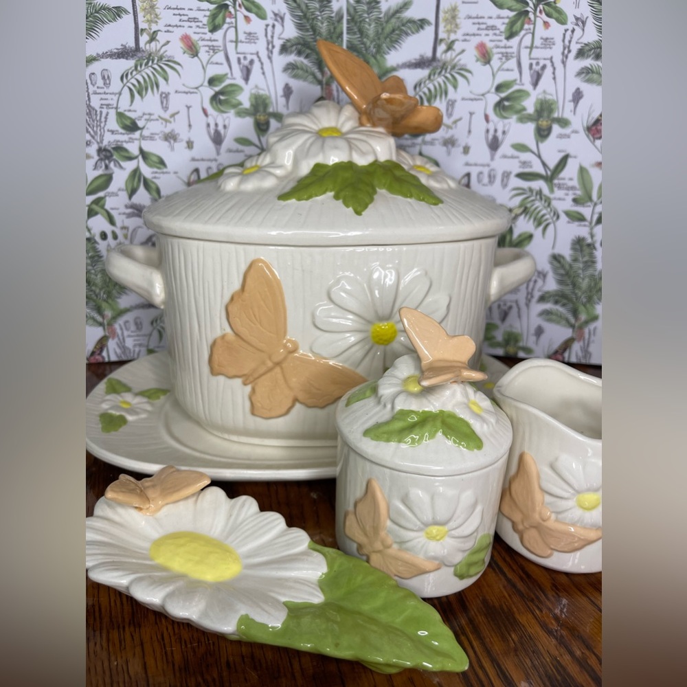 Adorable vintage daisy & butterfly cottage core 5 piece set 🦋🌼